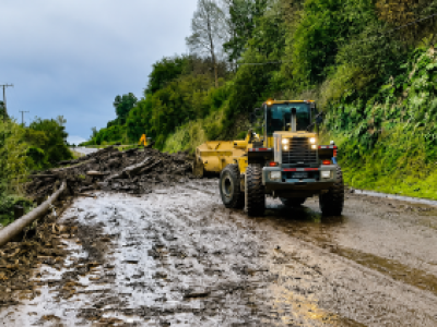 Ruta CH-225 seguirá cerrada entre Ensenada y Petrohué por remoción en masa: autoridades advierten que el terreno continúa inestable