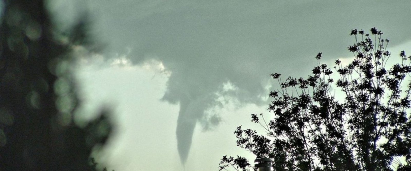 Alertan por posible formación de nubes tornádicas en Los Lagos ante nuevo sistema frontal