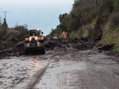 Ruta a Petrohué cerrará durante la noche por riesgo de derrumbes ante nuevo sistema frontal en Puerto Varas