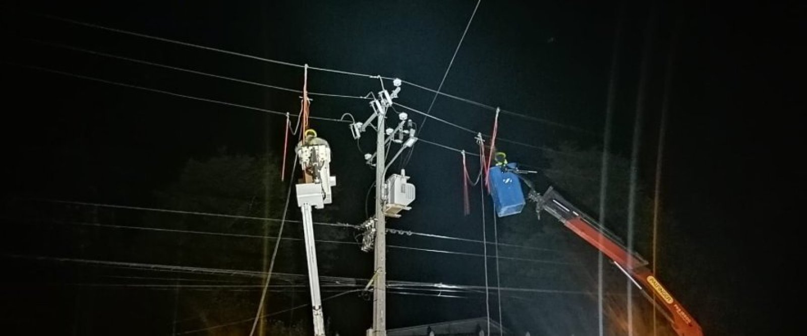 Más de 11 mil clientes siguen sin electricidad en Los Lagos tras intenso sistema frontal