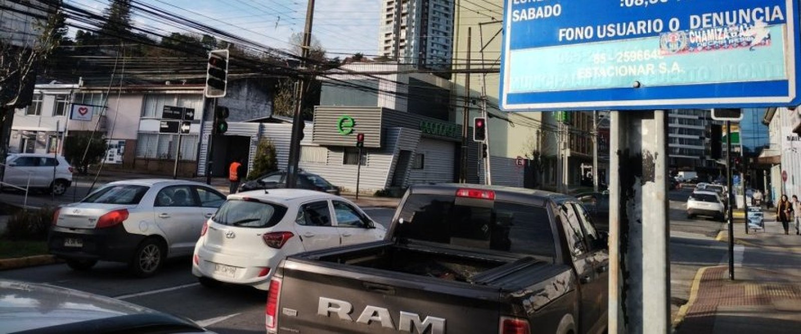 ¿Más estacionamientos en el centro? Comercio de Puerto Montt asegura que experiencia en Antonio Varas aumentó las ventas