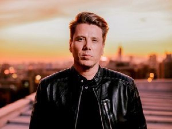 Cantante Andrés de León estalla tras cancelación de shows en Puerto Montt y Chiloé: artista acusa “pésima gestión” y productora responde