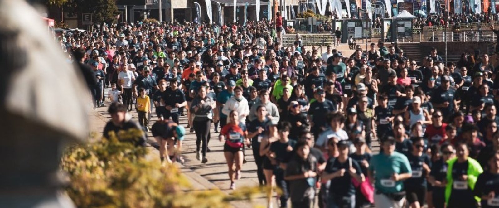 Más de 3.500 corredores se tomaron Puerto Varas en una multitudinaria Media Maratón