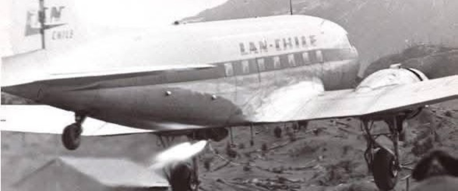 El avión con “cohetes” que conectaba la Región de Los Lagos y Aysén en 1966: conoce la historia del DC-3