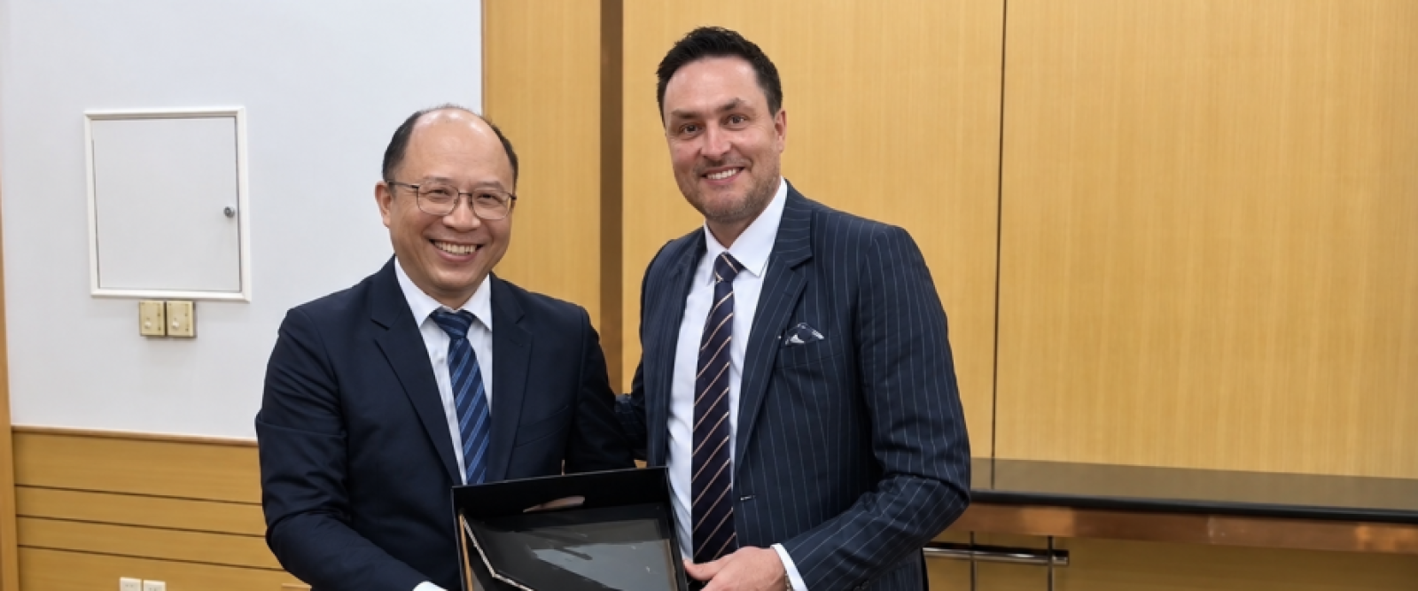 Puerto Montt apuesta por China: Puerto Montt busca inversiones, IA y oportunidades para la salmonicultura