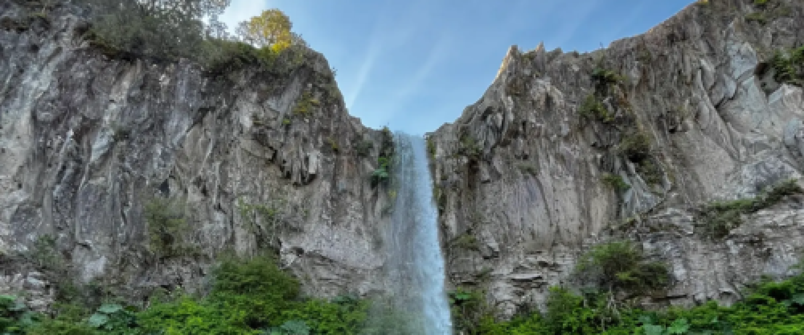 Vecinos de Lago Chapo participan en monitoreos ambientales para conocer el estado del agua y proteger su entorno
