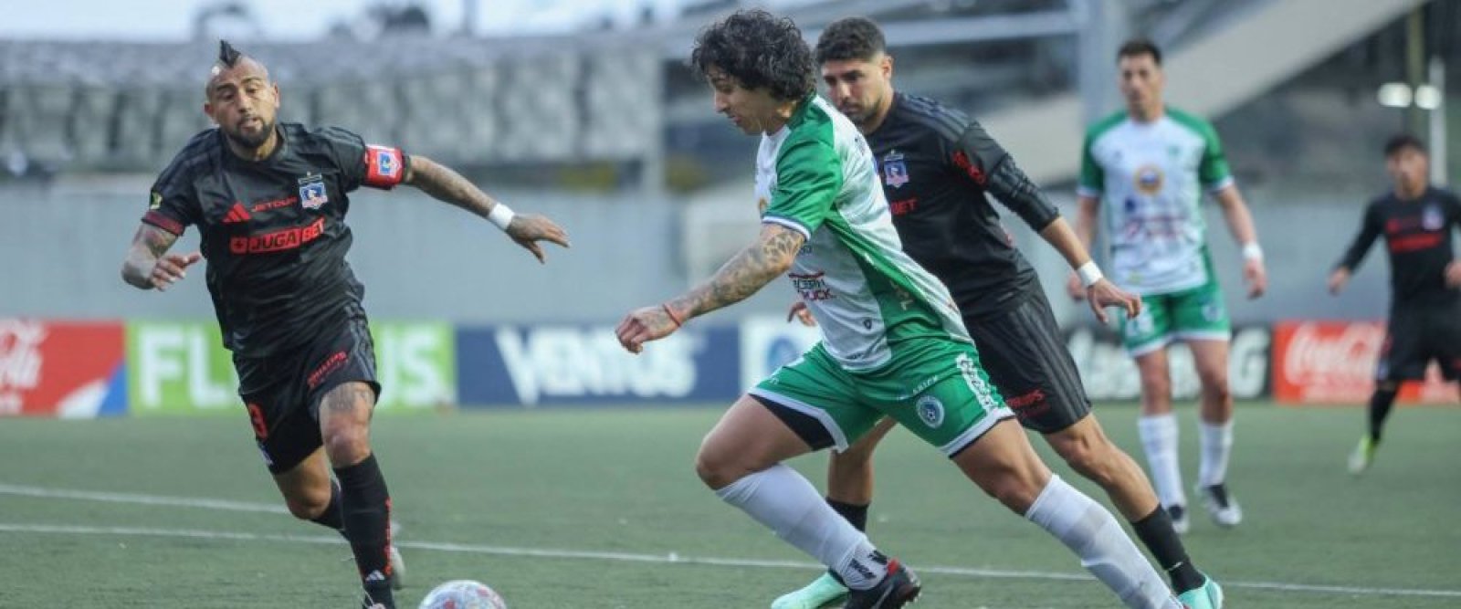 Puerto Montt cae ante Colo Colo con gol de Pastrán en los descuentos por Copa Chile