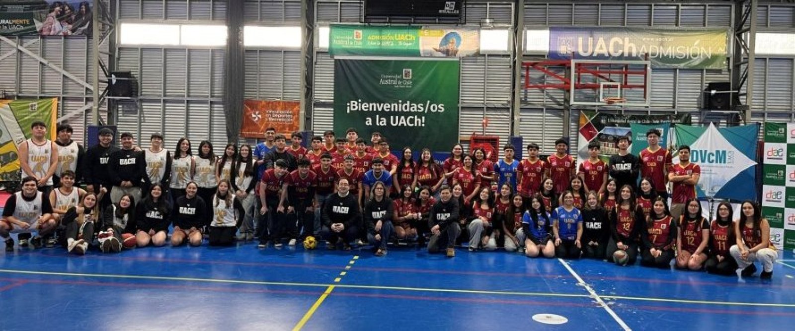 UACh Puerto Montt entrega nueva indumentaria a 152 estudiantes de sus selecciones deportivas