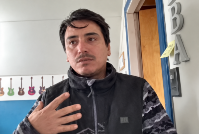 Julio Veas, el profesor que llegó de vacaciones a Chiloé y se quedó: hoy es finalista del Global Teacher Prize Chile