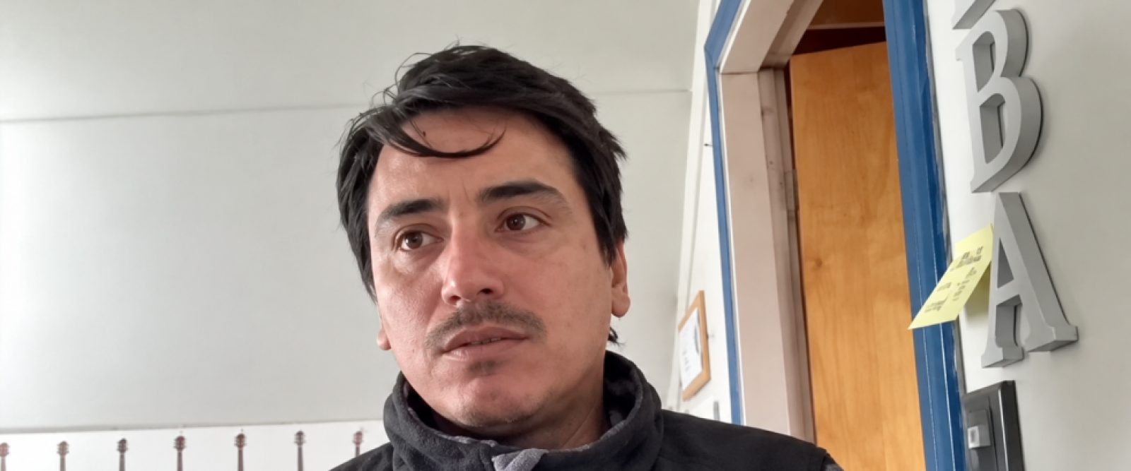 Julio Veas, el profesor que llegó de vacaciones a Chiloé y se quedó: hoy es finalista del Global Teacher Prize Chile