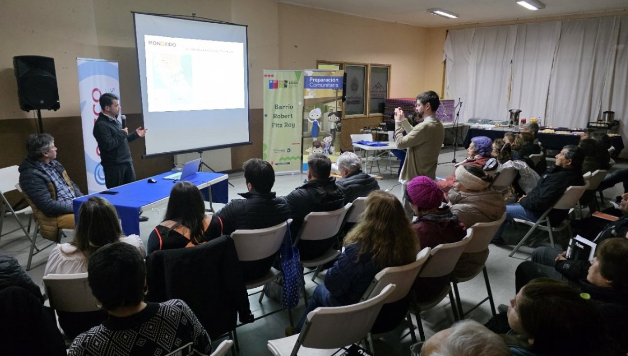 /mas-de-50-vecinos-recibieron-consejos-de-gasco-magallanes-sobre-conductas