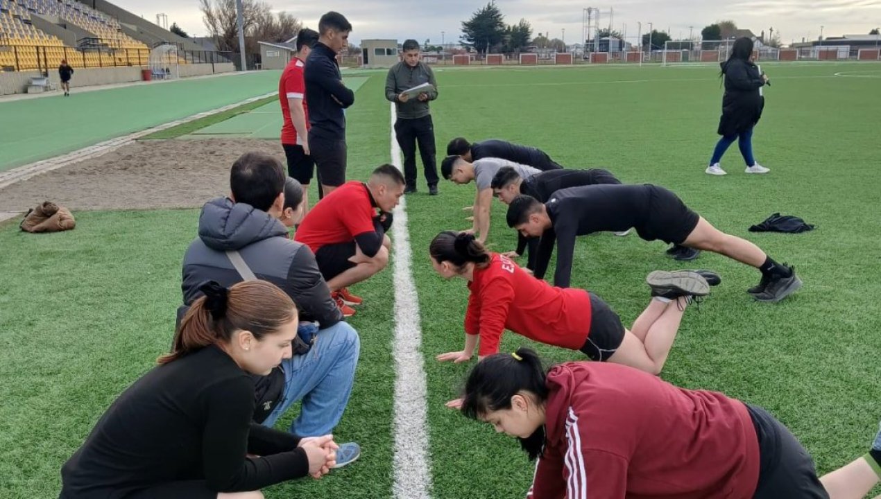 /jovenes-rinden-pruebas-de-capacidad-fisica-para-ingresar-a-carabineros