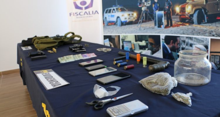 /dos-hermanos-quedaron-en-prision-preventiva-por-porte-ilegal-de-arma-de-fuego-y-trafico-de-droga-en-valdivia