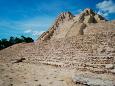 /hallan-al-menos-25-personas-sacrificadas-bajo-piramide-maya-en-mexico