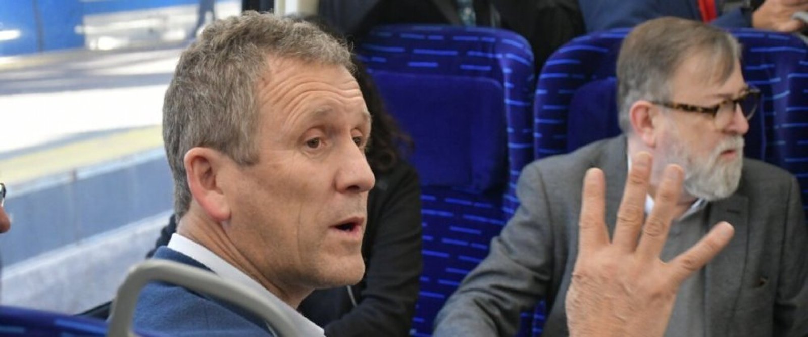 Ministro de transportes por tren Santiago-Concepción: 