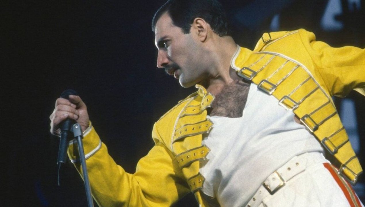 /tendencias/musica/incluido-su-piano-miles-de-objetos-de-freddie-mercury-son-subastados-en