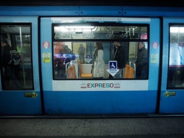 Persona se lanzó a vías del Metro: viralizan desgarrador mensaje de conductora a pasajeros