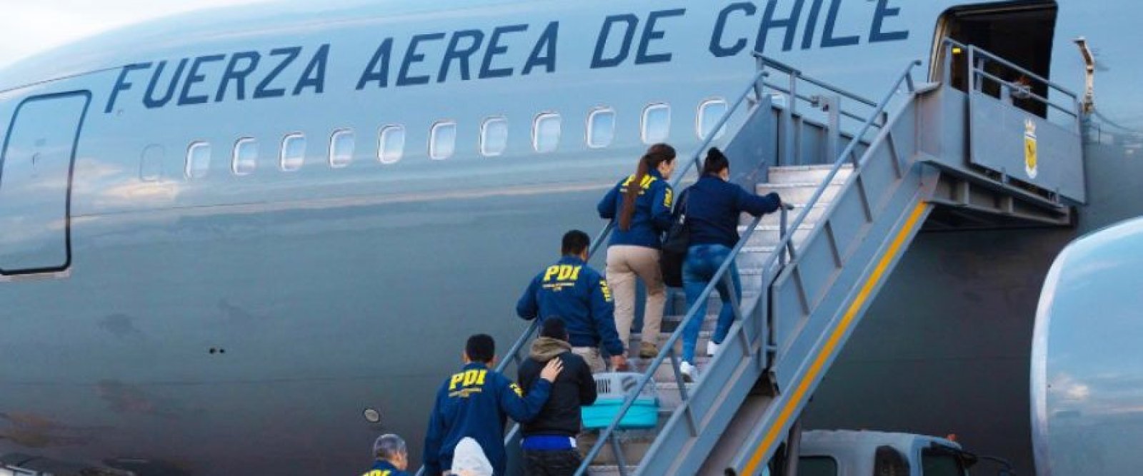 Primer vuelo de expulsión de inmigrantes despegará este jueves desde Santiago