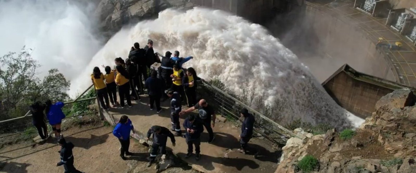 [Video] La imponente apertura de compuertas del Embalse Central Rapel