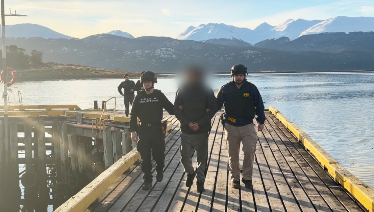 /tras-10-horas-de-navegacion-fue-atrapado-profugo-por-delitos-sexuales-en-la