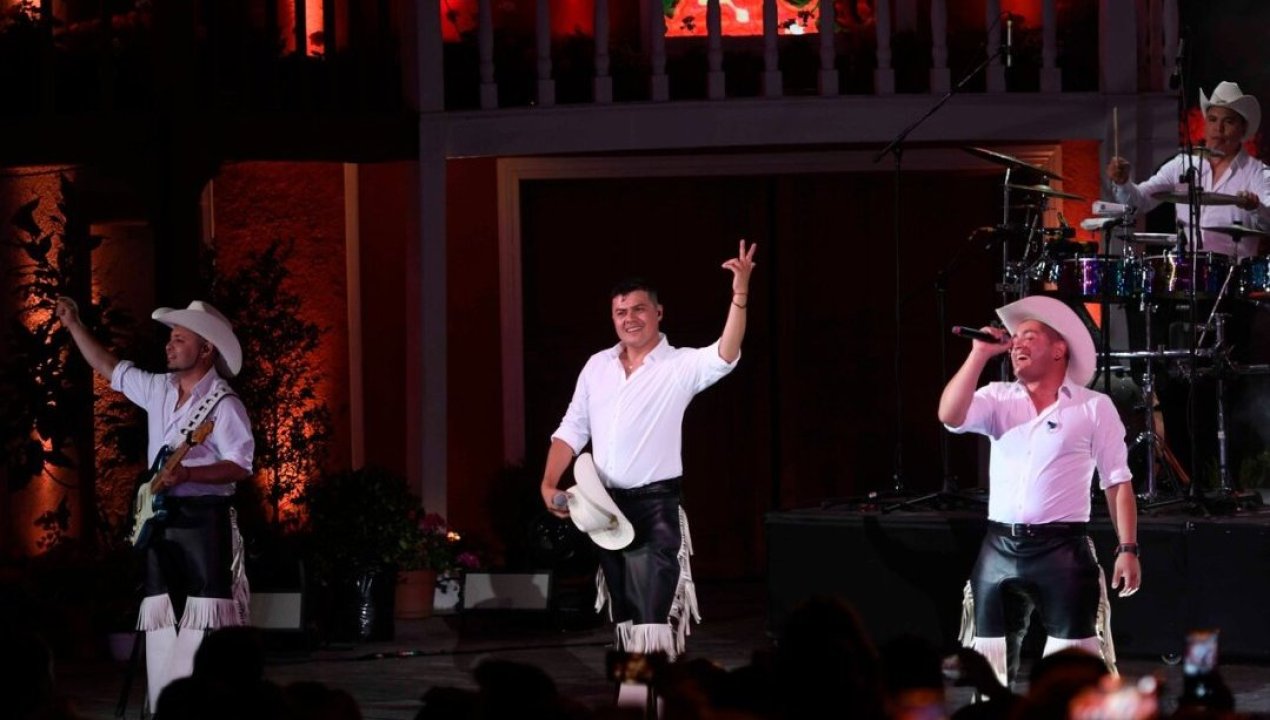 /magazine/zumbale-primo-defiende-su-show-con-kast-nosotros-tocamos-por-dinero