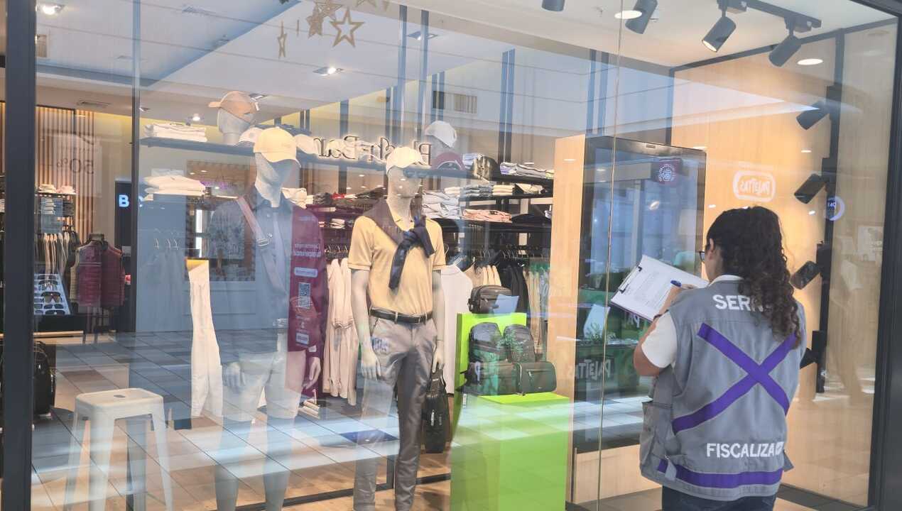 /sernac-fiscaliza-publicacion-de-precios-en-vitrinas-de-tiendas-en-tiendas