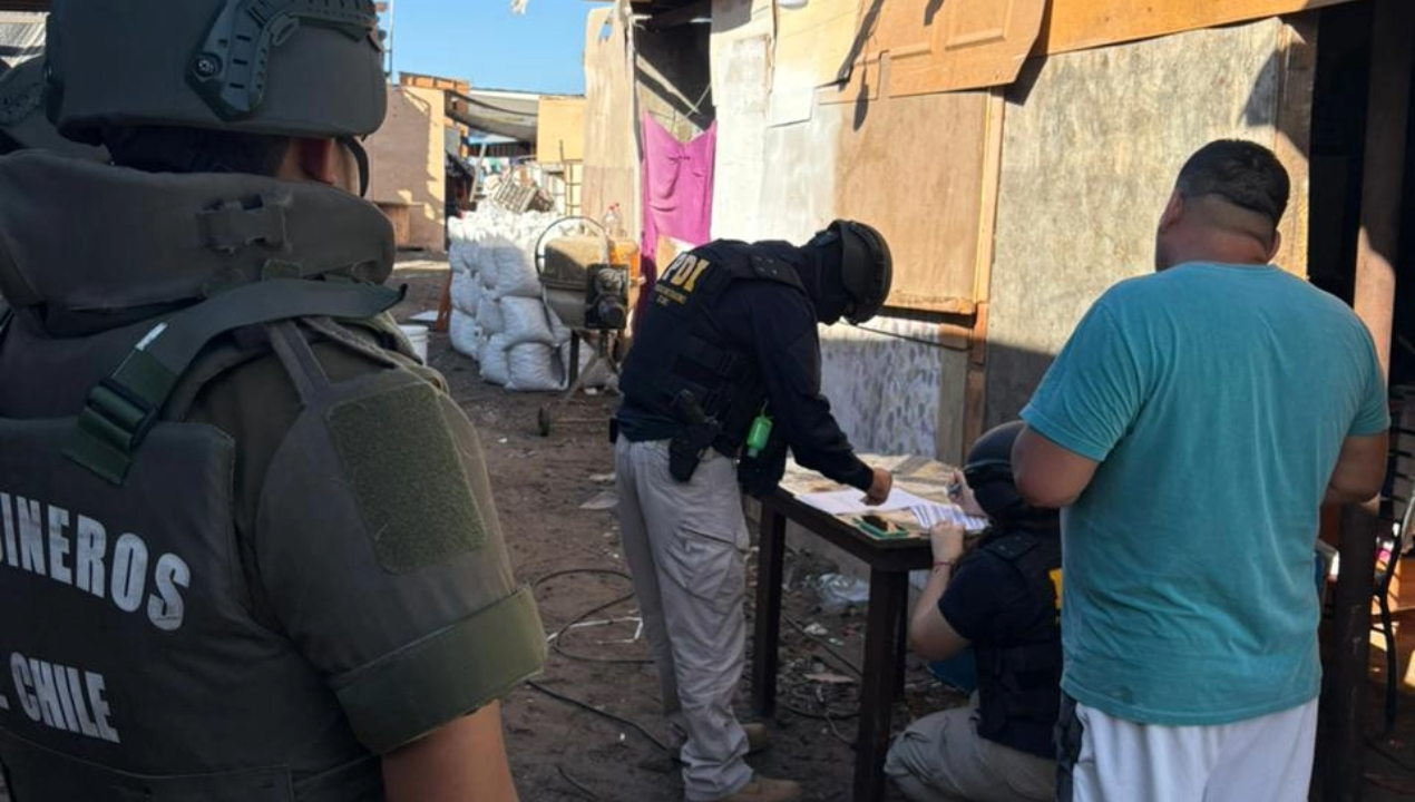 /pdi-realiza-fiscalizacion-migratoria-en-campamento-del-sector-norte-de